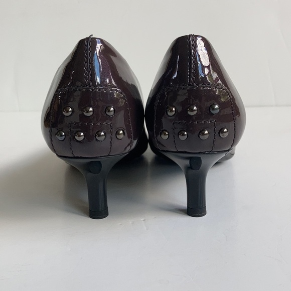 Tod’s mocha patent leather pump kitten heel studded heel rubber pebble outsole - Picture 3 of 16